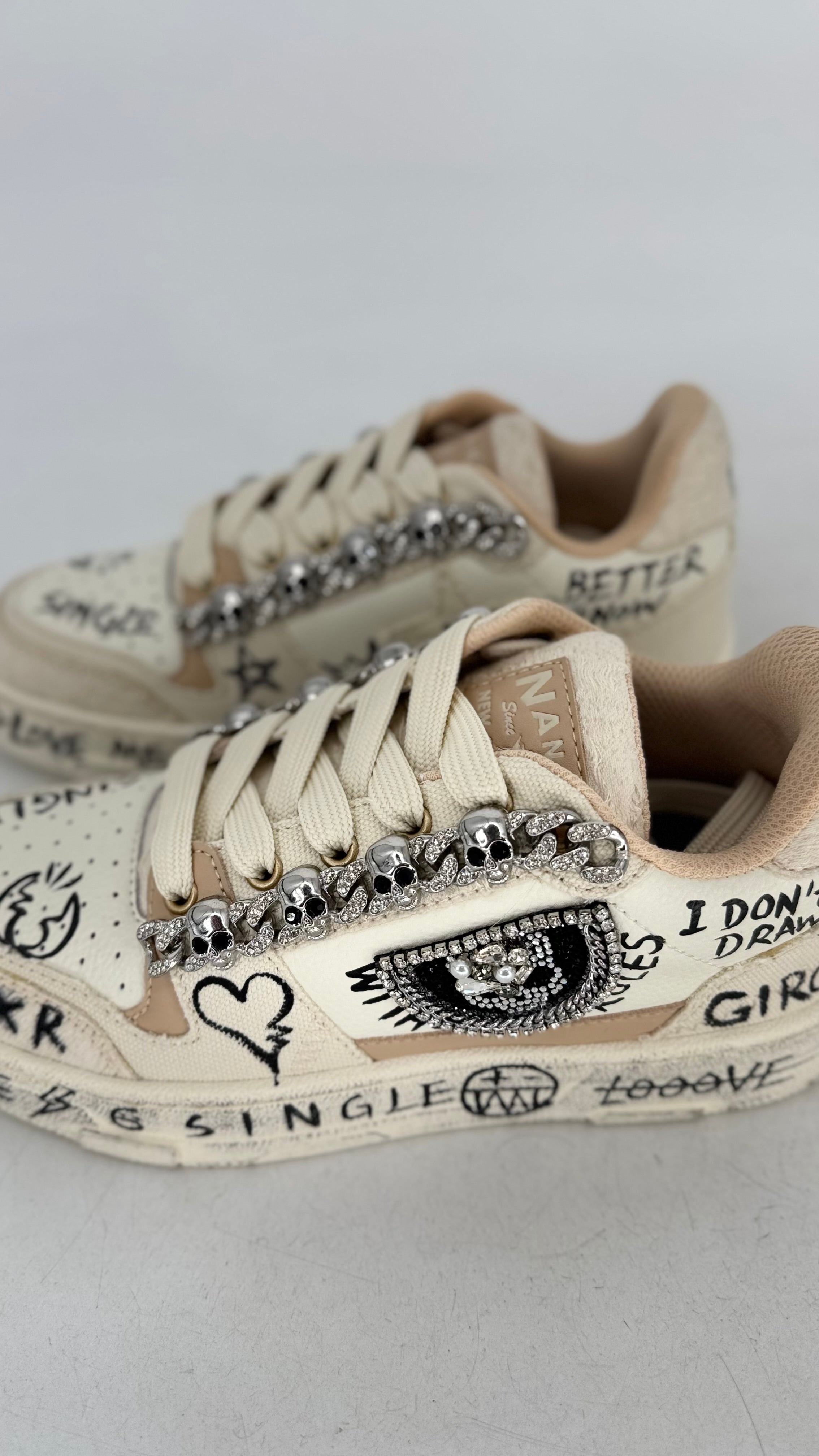 Sneaker NAN-KU "Skull", beige