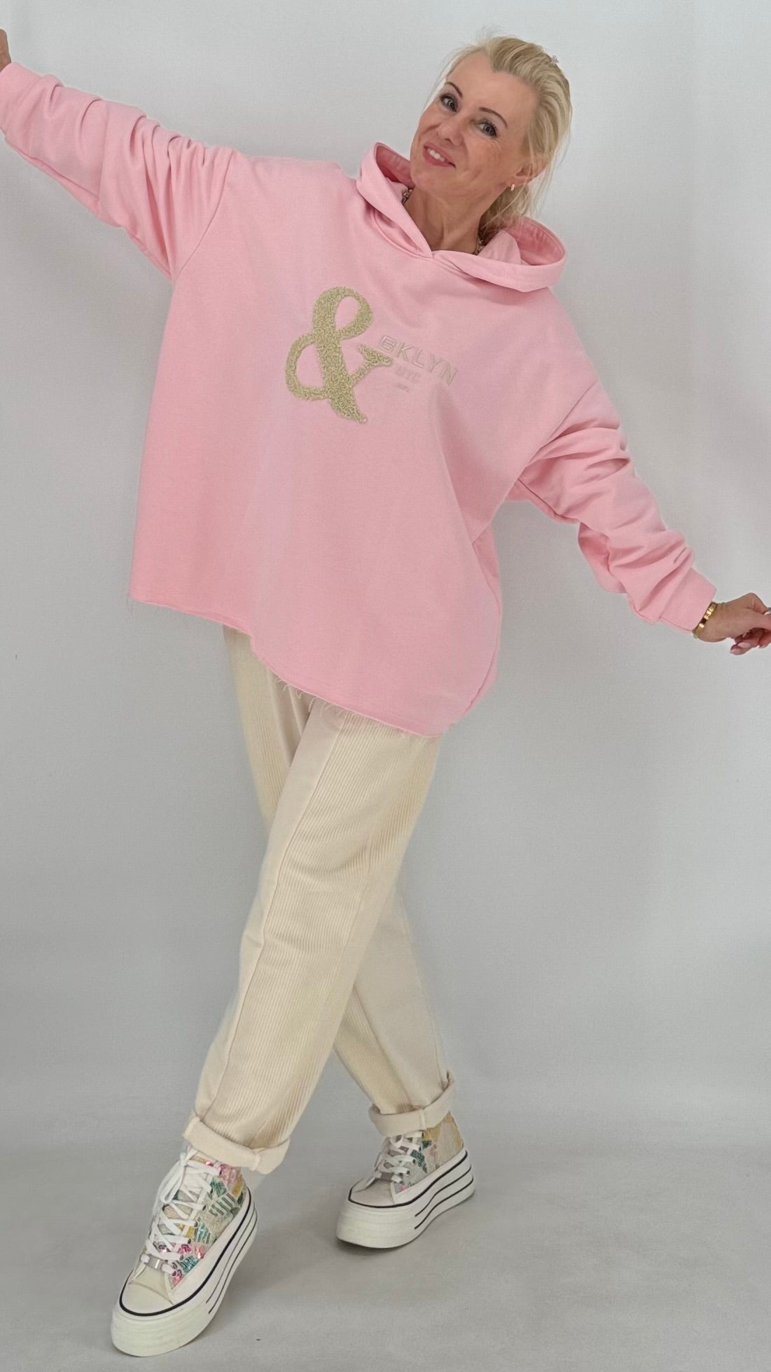 Hoodie in Rosa "& BKLYN" mit Kapuze