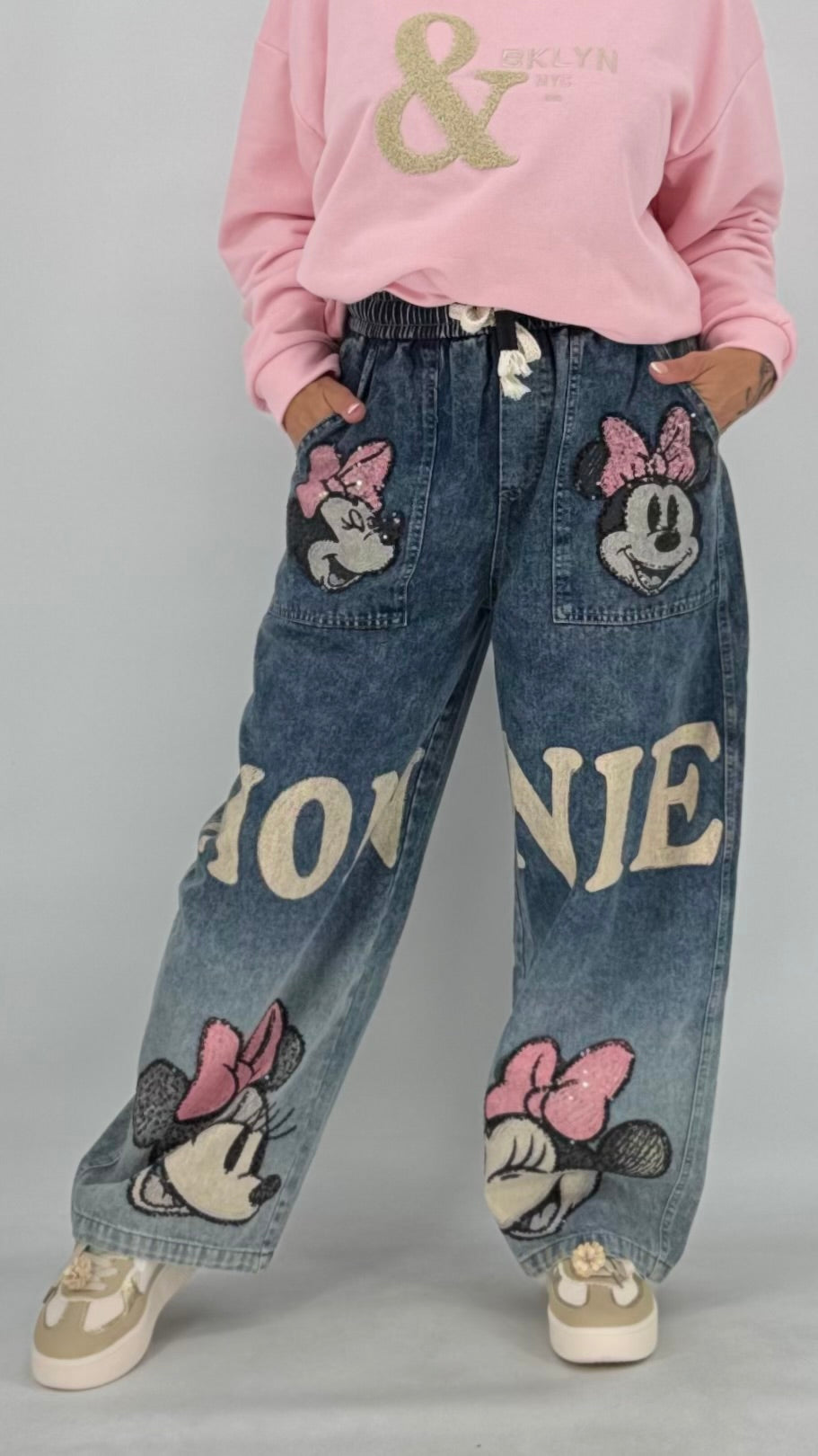 Denim mit verspielten Details