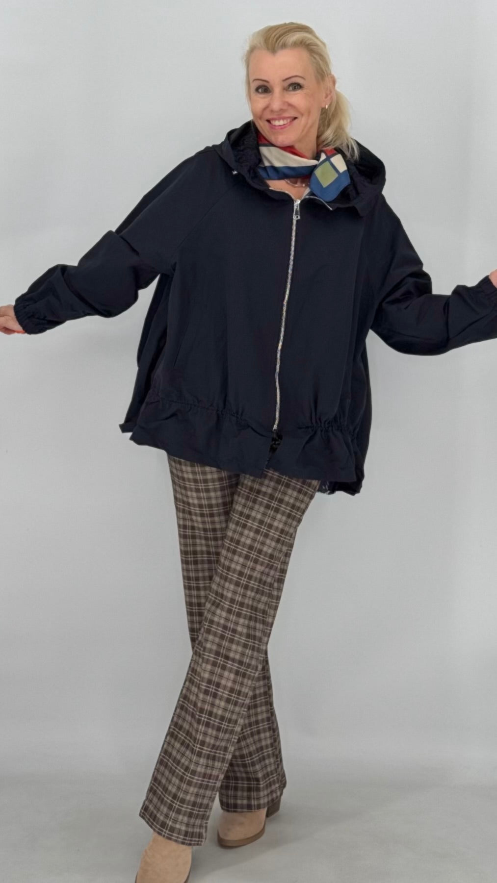 Jacke mit Spitze und Kapuze "Sandra" in Blau