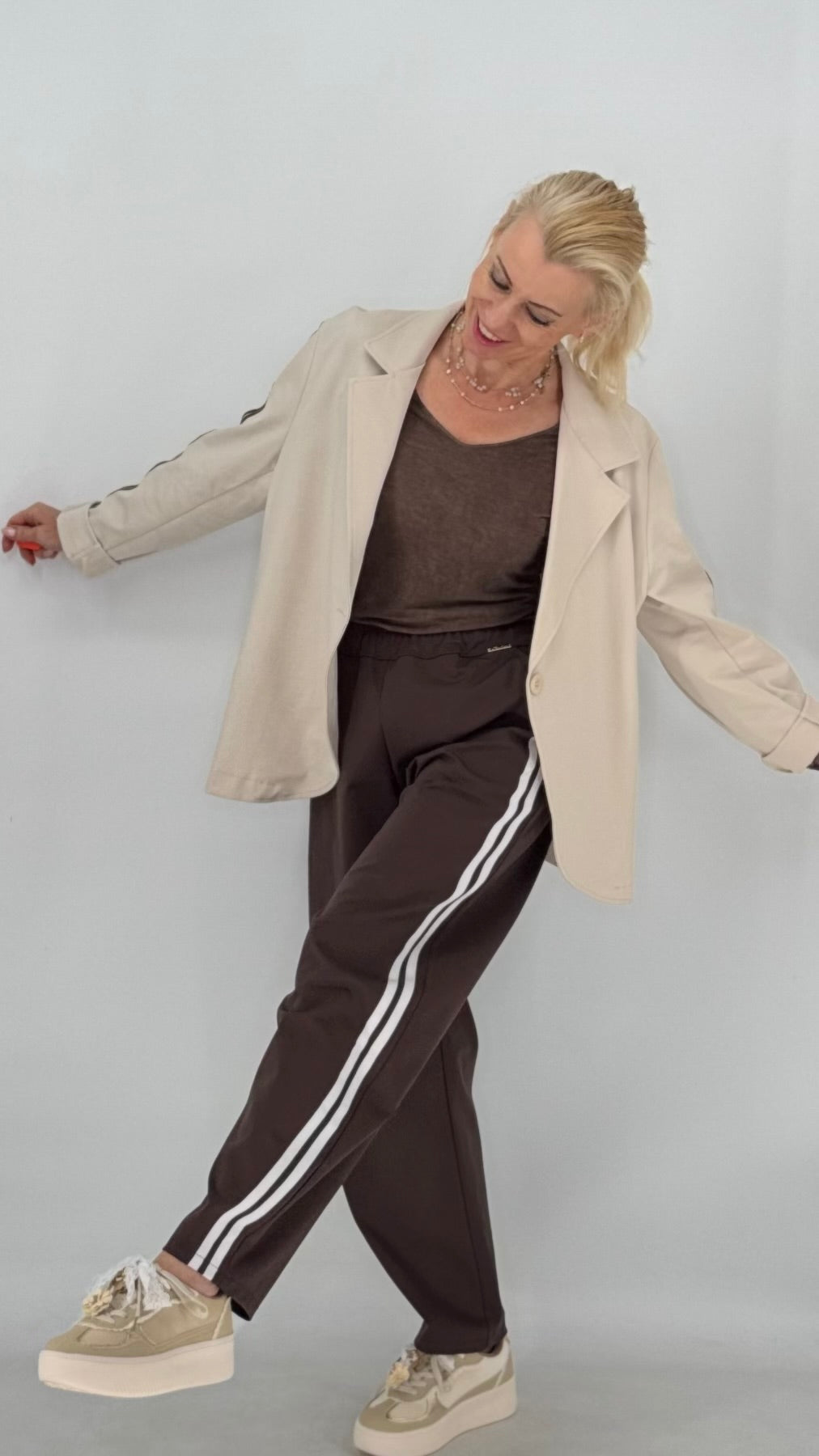 Hosen mit Galonstreifen, braun