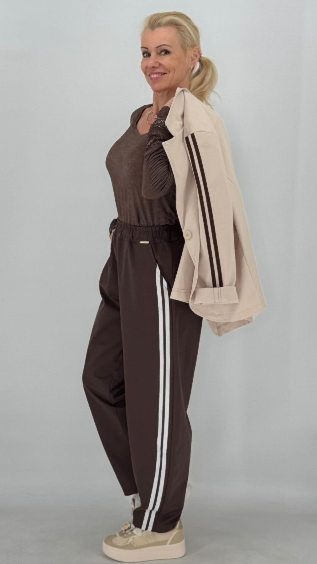 Hosen mit Galonstreifen, braun