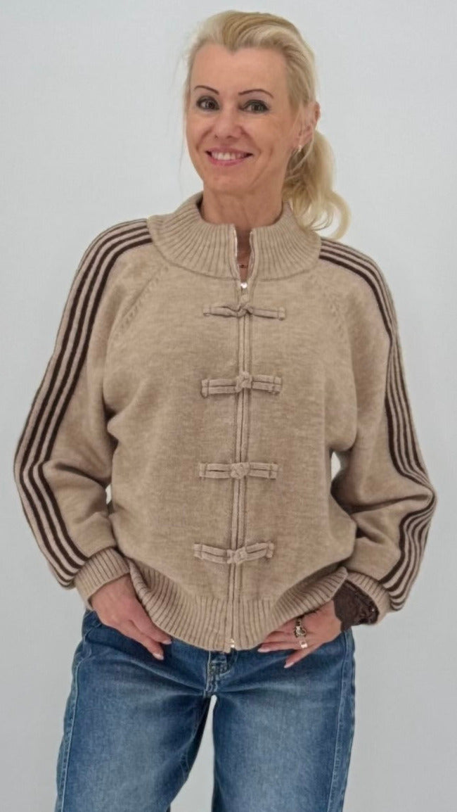 Pullover mit Reißverschluss und Knopfdetails mit Schlaufen