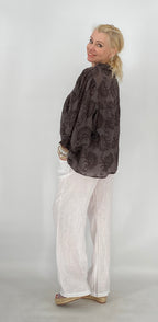 Bluse mit  Stickerei, in Braun