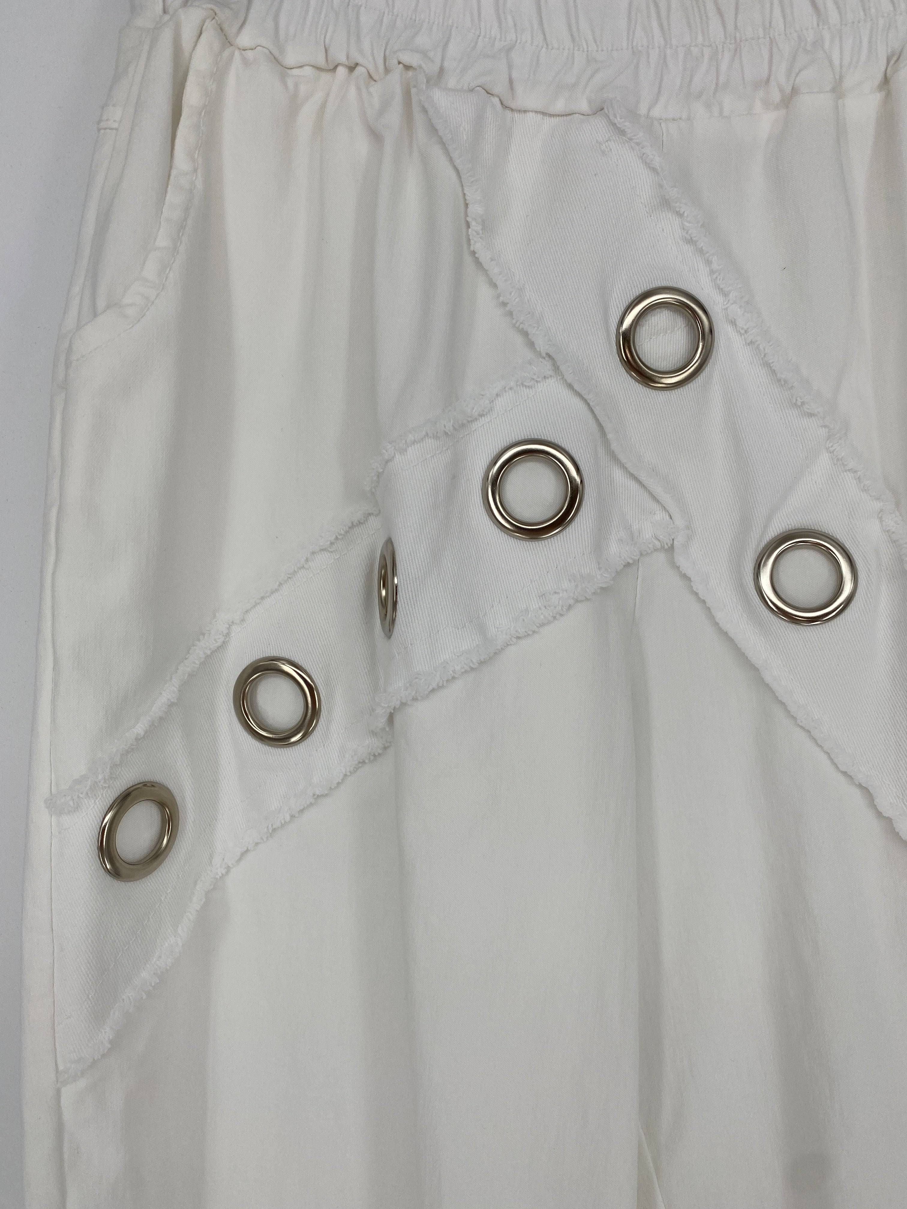 Lässige kurze Hose mit Ösen