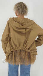 Jacke mit Spitze und Kapuze "Sandra"