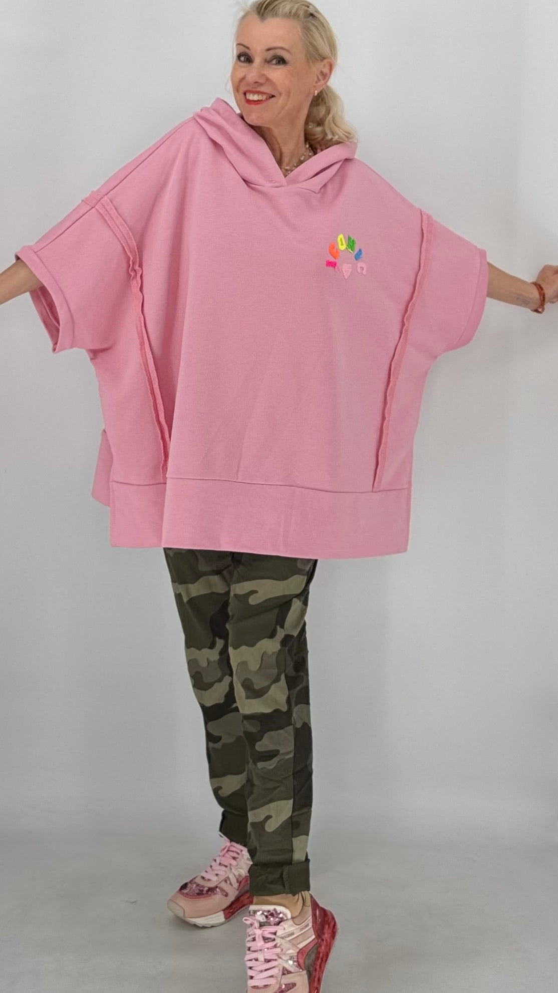 Hoodie "ICONIC"in Orange, Pink und Rose