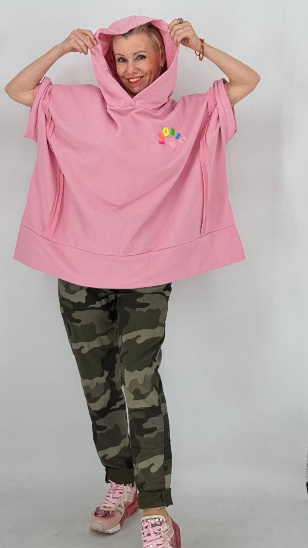 Hoodie "ICONIC"in Orange, Pink und Rose