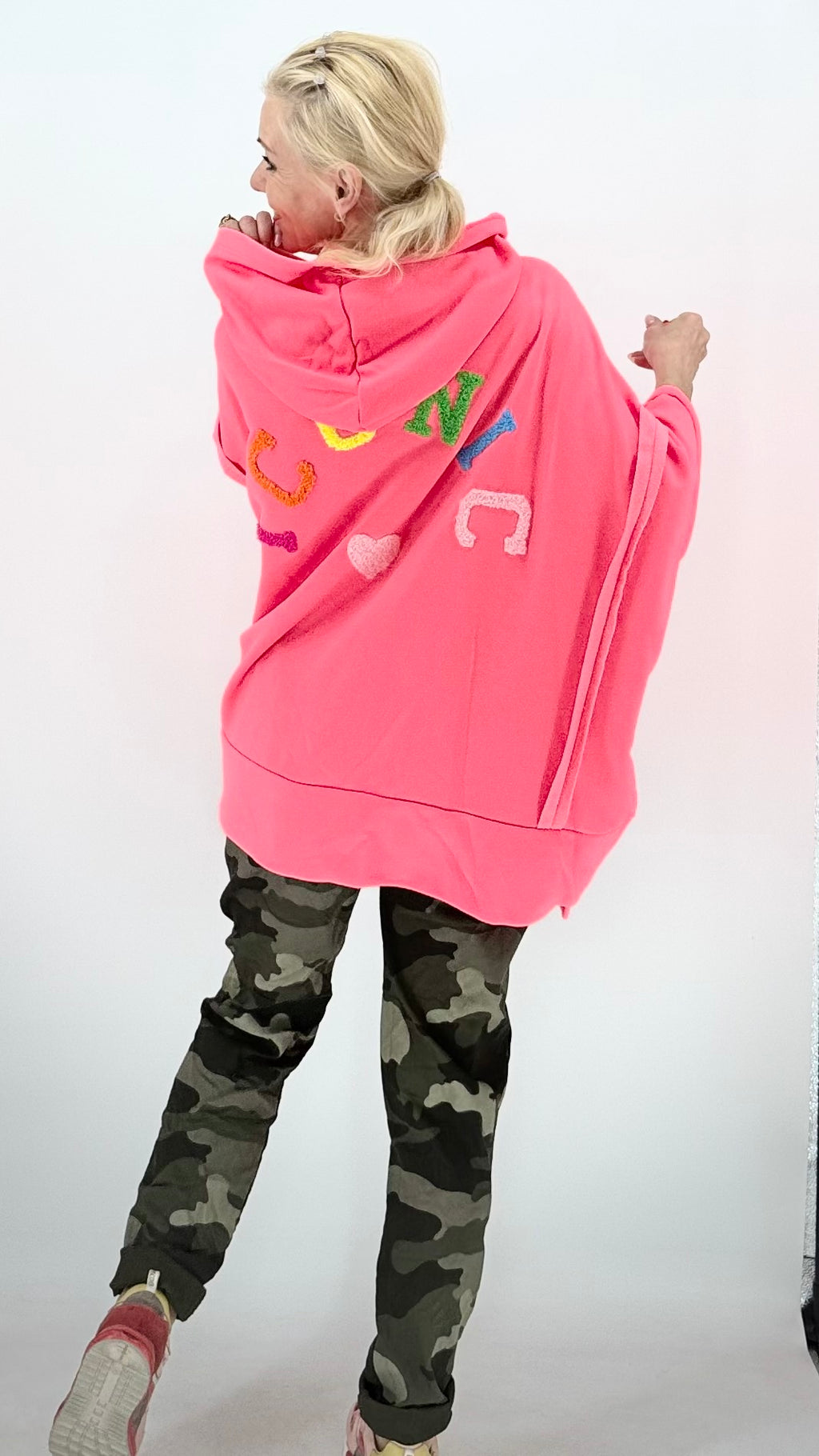 Hoodie "ICONIC"in Orange, Pink und Rose