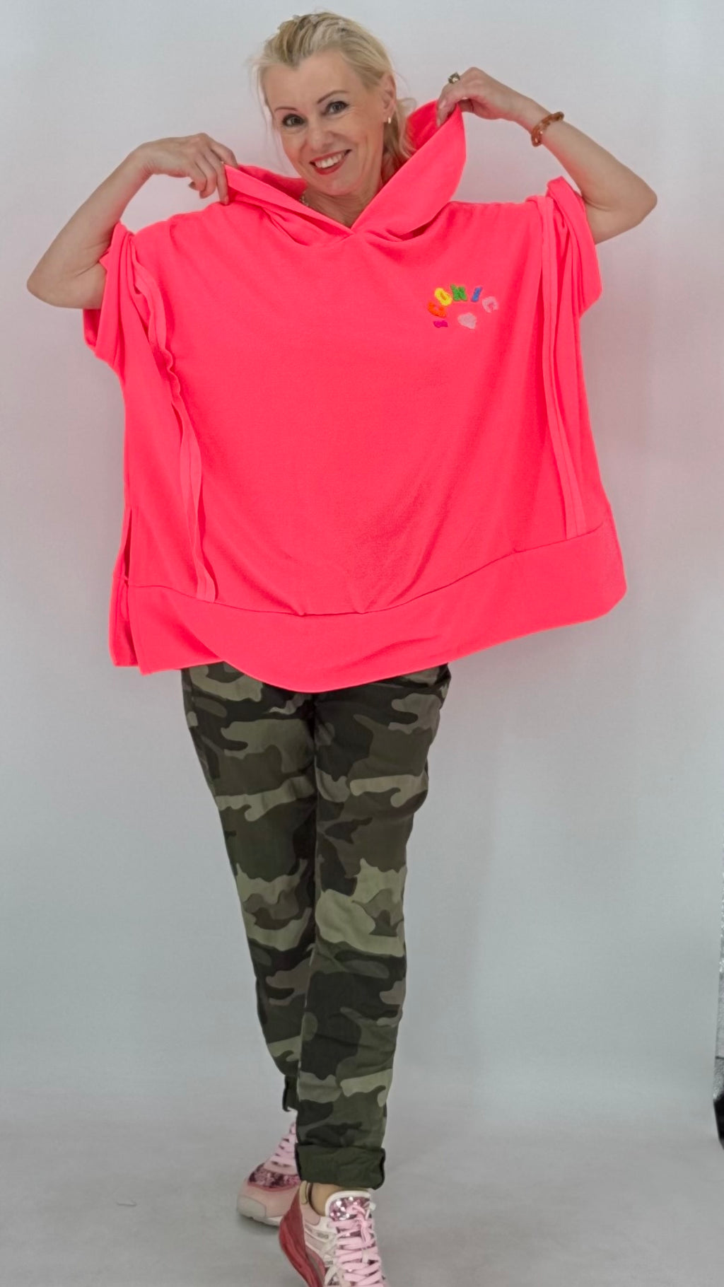 Hoodie "ICONIC"in Orange, Pink und Rose