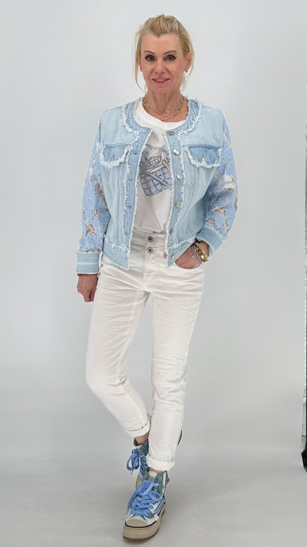 Jeans Jacke mit Spitzenärmeln - By Elena FashionBy Elena Fashion