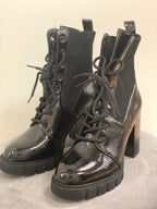 Boots Lack in schwarz mit Absatz