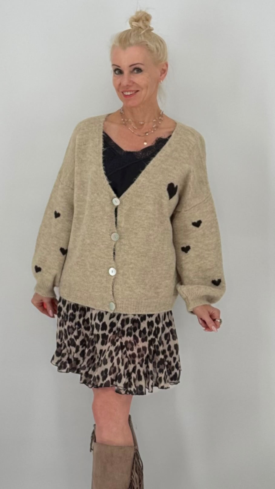 Zarte Strickjacke "Herz" in Rosa und Beige