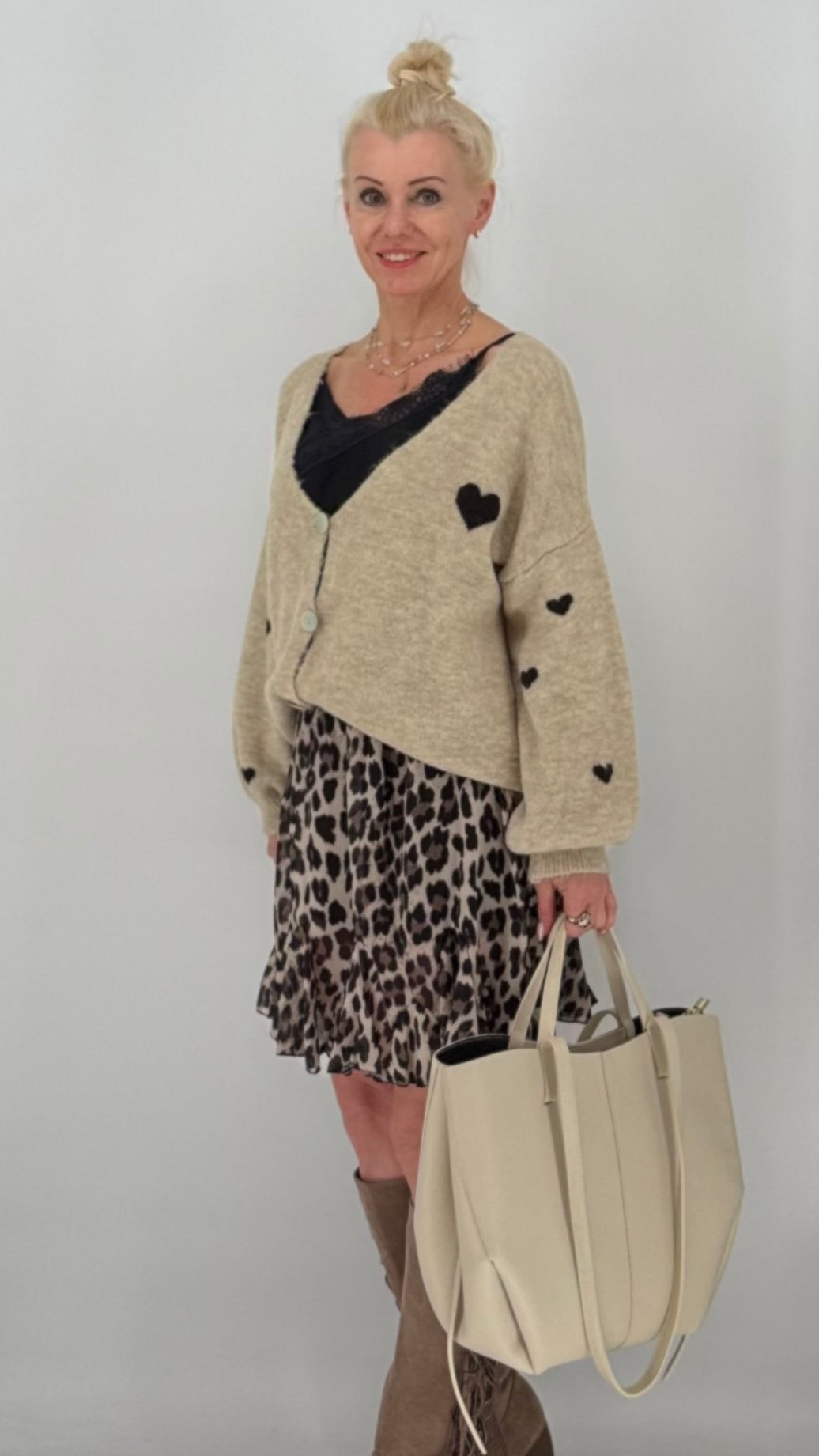 Zarte Strickjacke "Herz" in Rosa und Beige