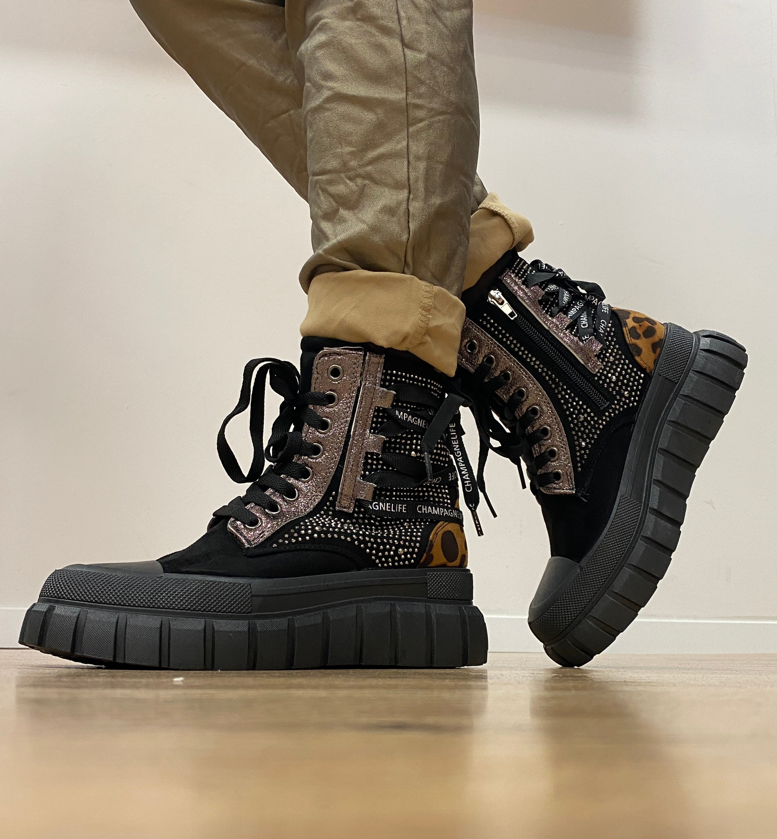 Boots schwarz/leo mit Strass 8-69