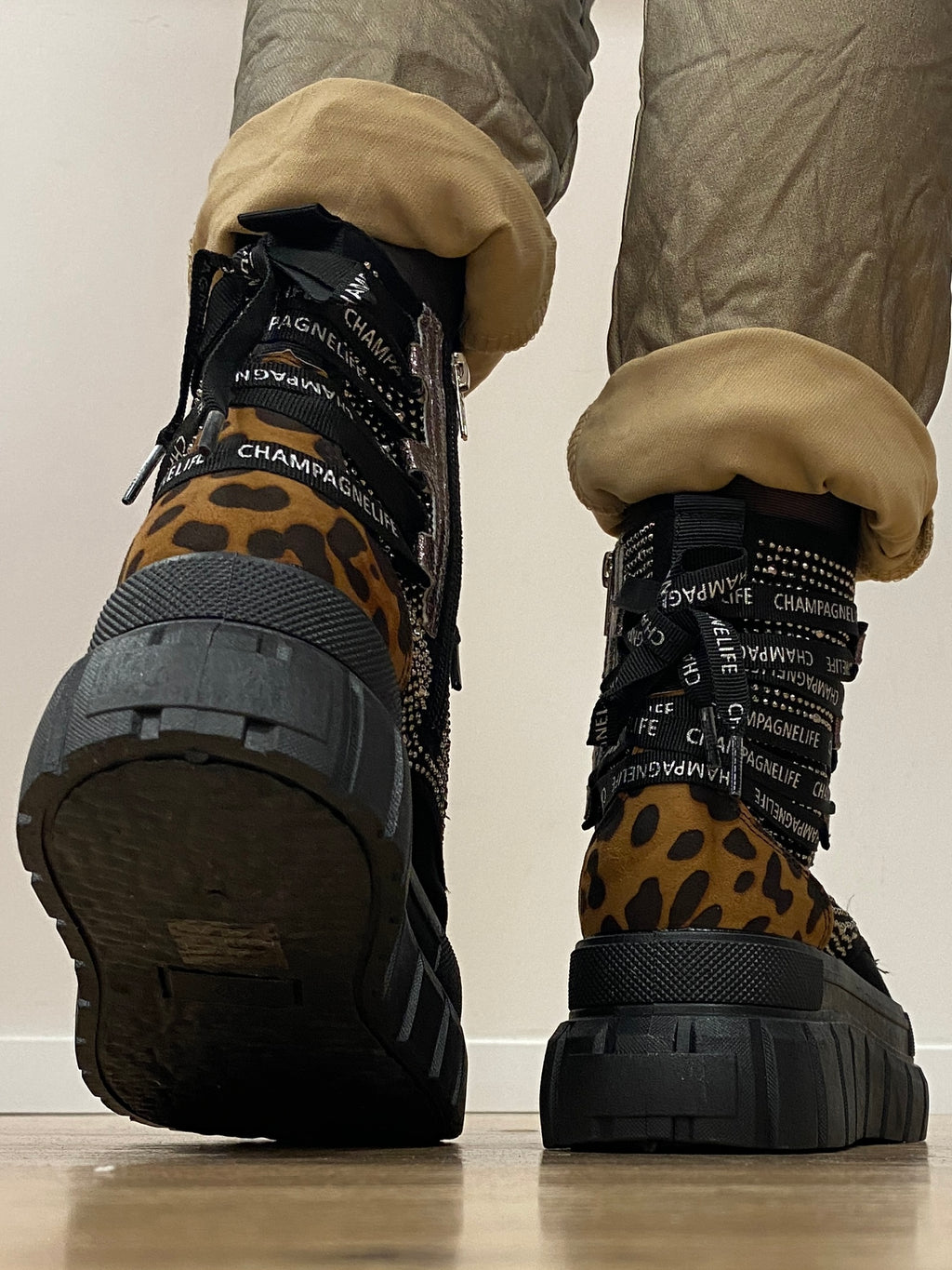 Boots schwarz/leo mit Strass 8-69