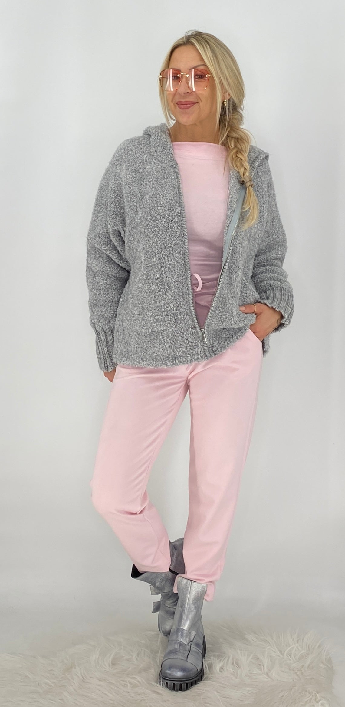 Bouclé Strickjacke mit Kapuze, grau, creme