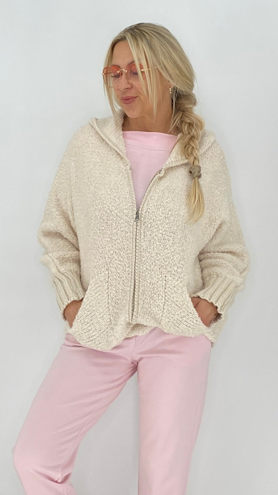 Bouclé Strickjacke mit Kapuze, grau, creme