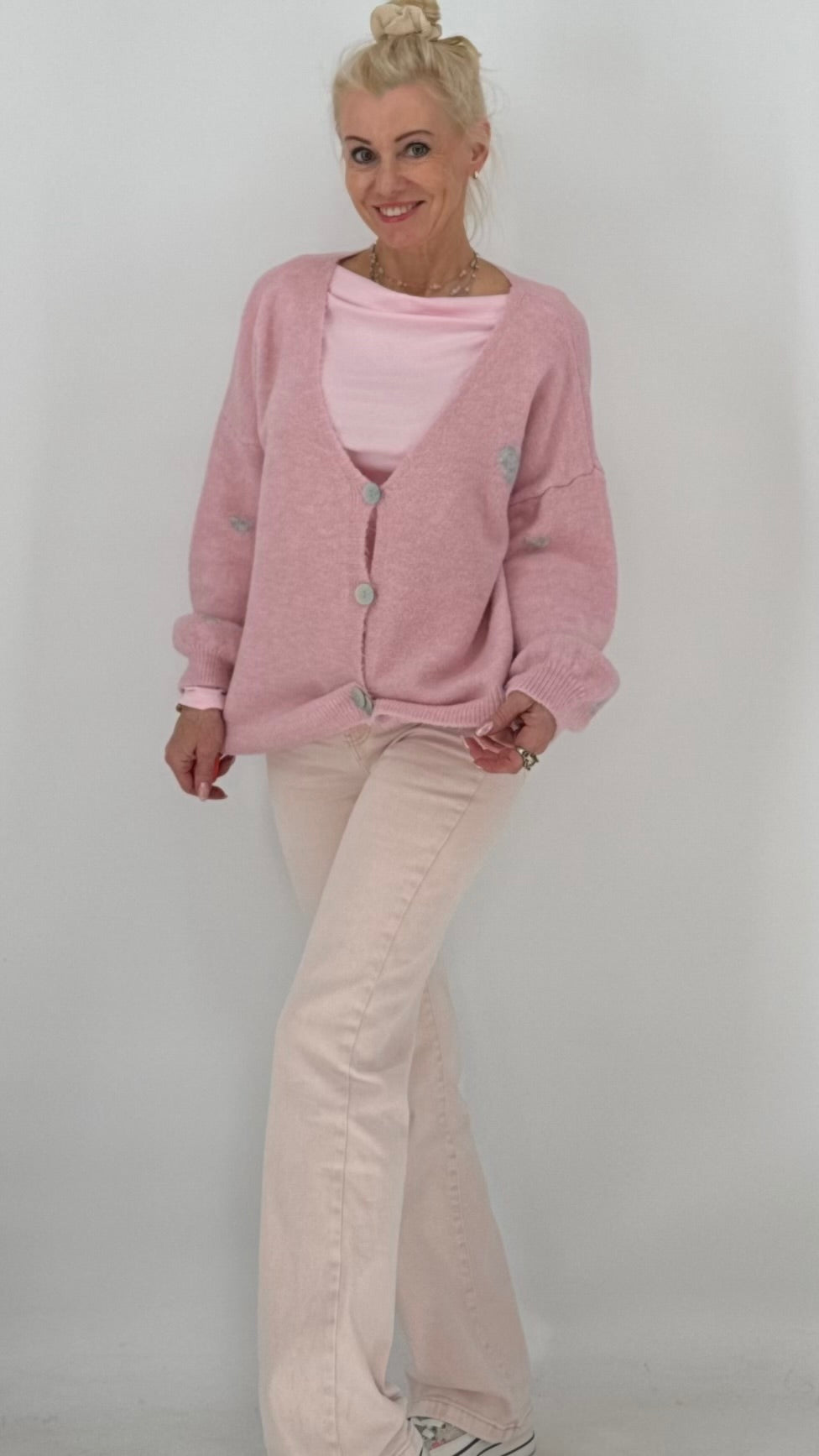 Zarte Strickjacke "Herz" in Rosa und Beige