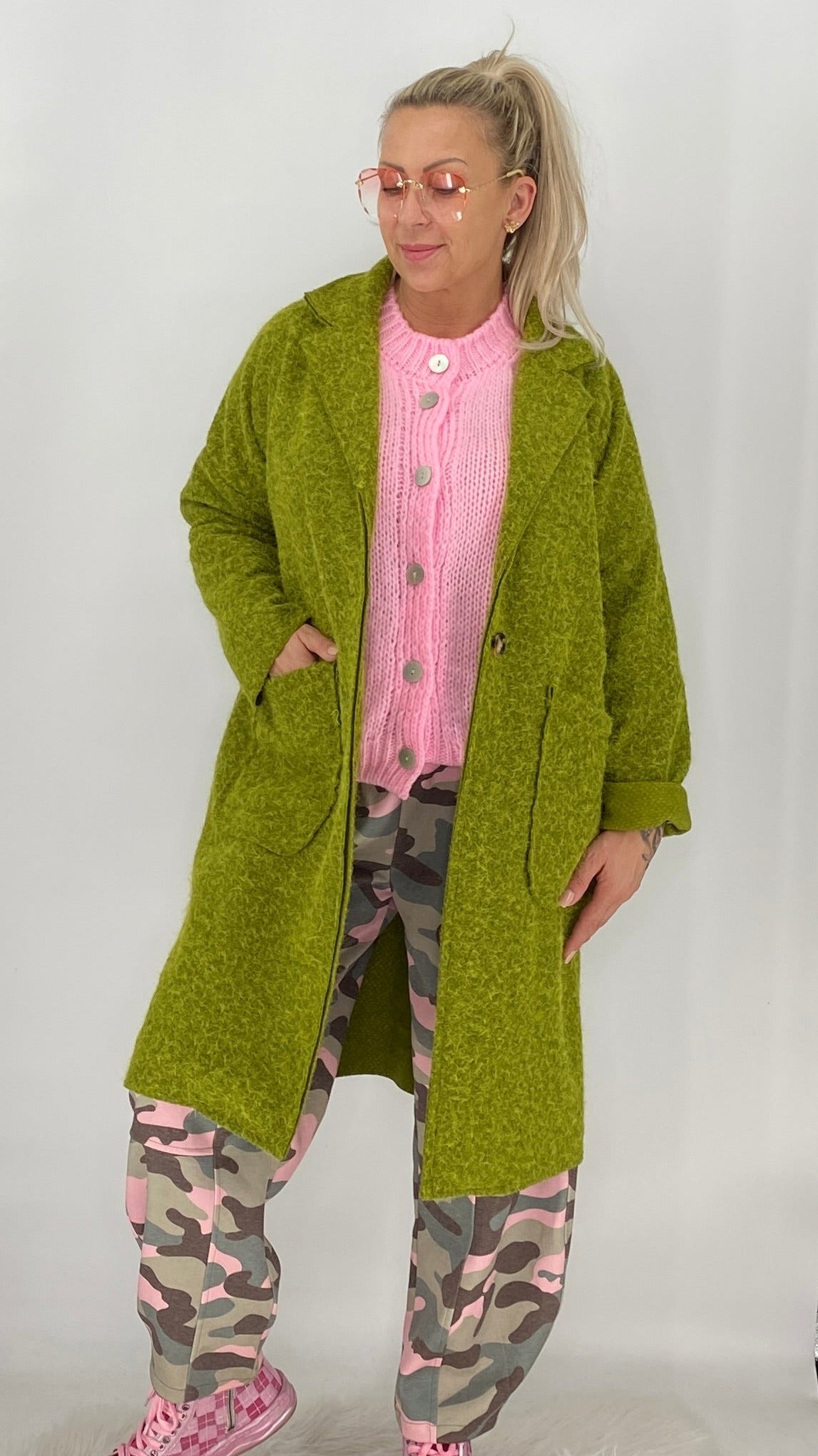 Langer Flausch-Strickmantel in Bouclé-Optik mit Reverskragen – 6 Farben