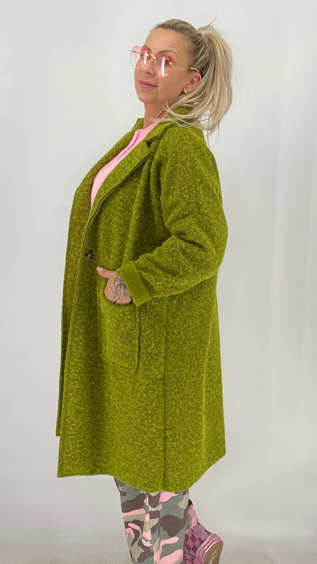 Langer Flausch-Strickmantel in Bouclé-Optik mit Reverskragen – 6 Farben