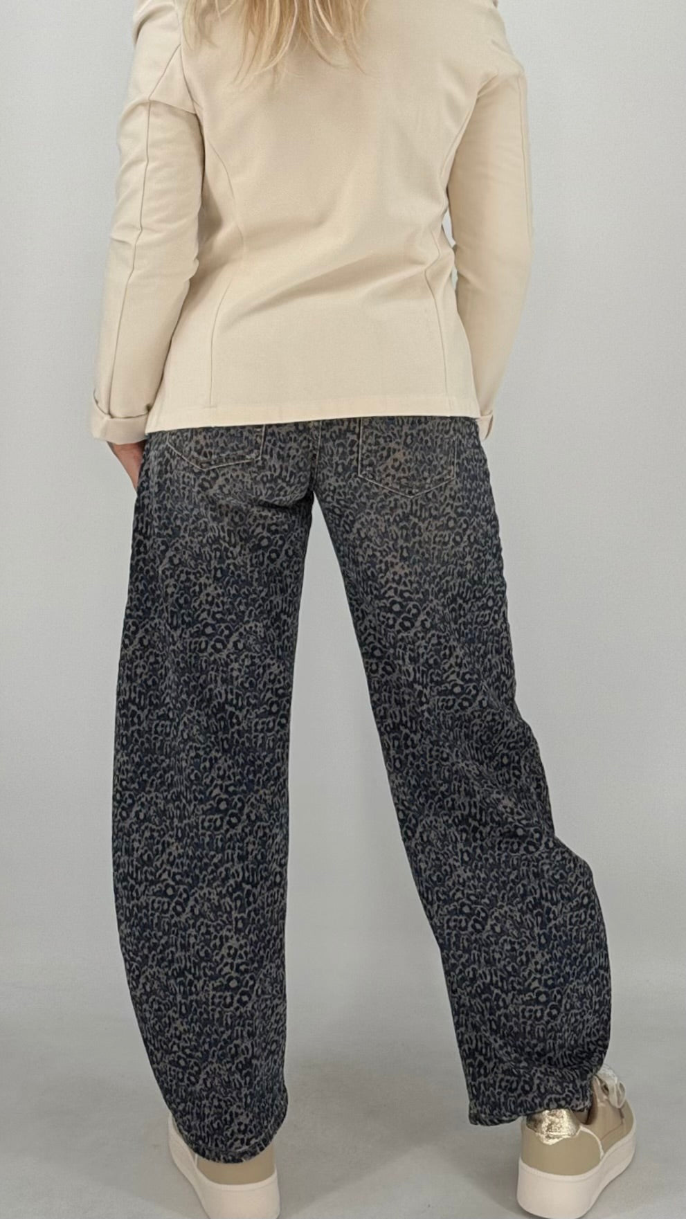 Jewelly Denim Balloon Fit – Blue Leopard