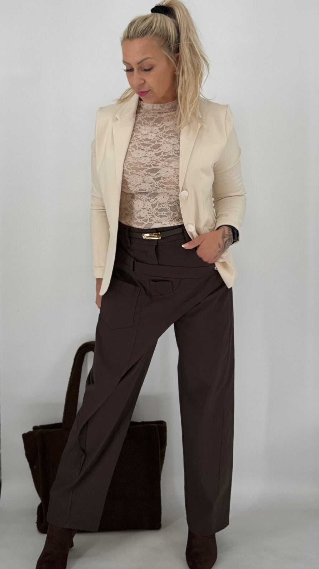 Stylische Jogpants in Wickeloptik in Braun und Schwarz