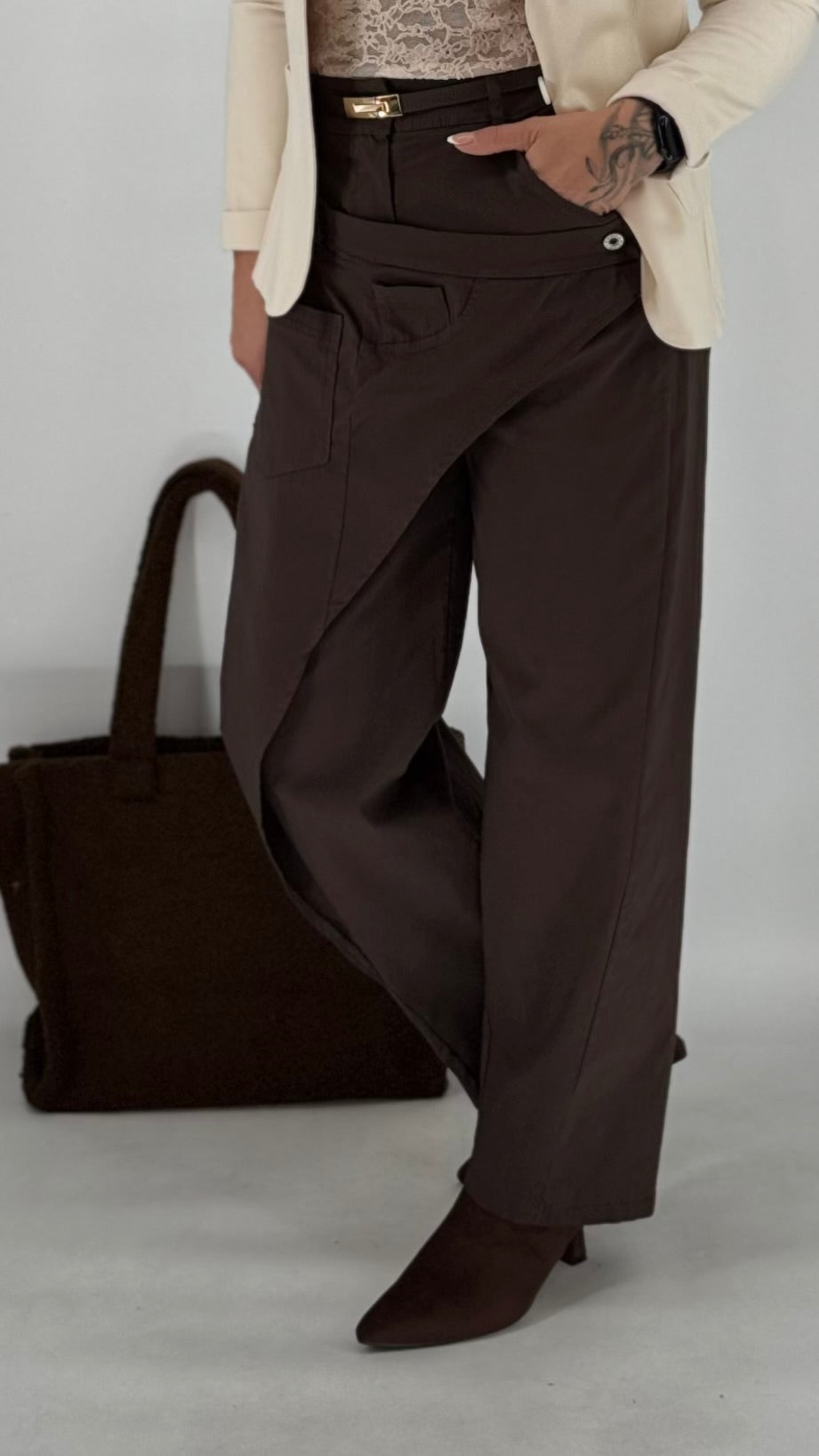 Stylische Jogpants in Wickeloptik in Braun und Schwarz