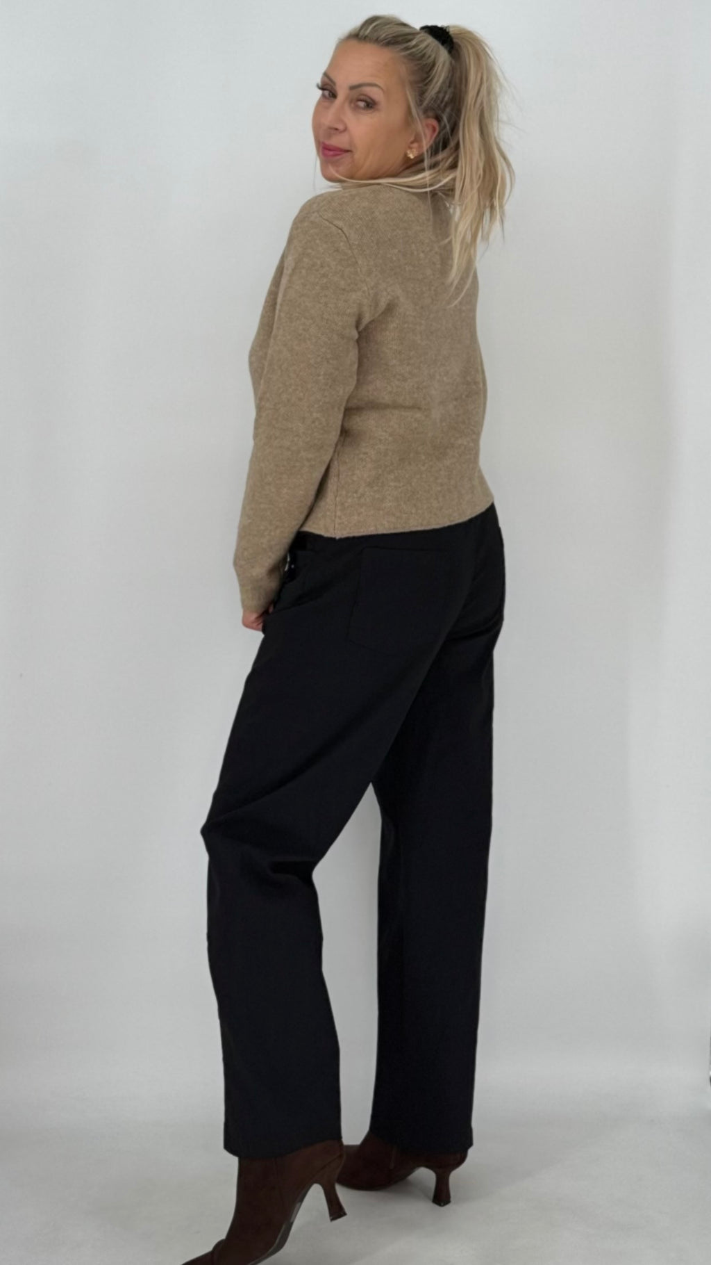 Stylische Jogpants in Wickeloptik in Braun und Schwarz