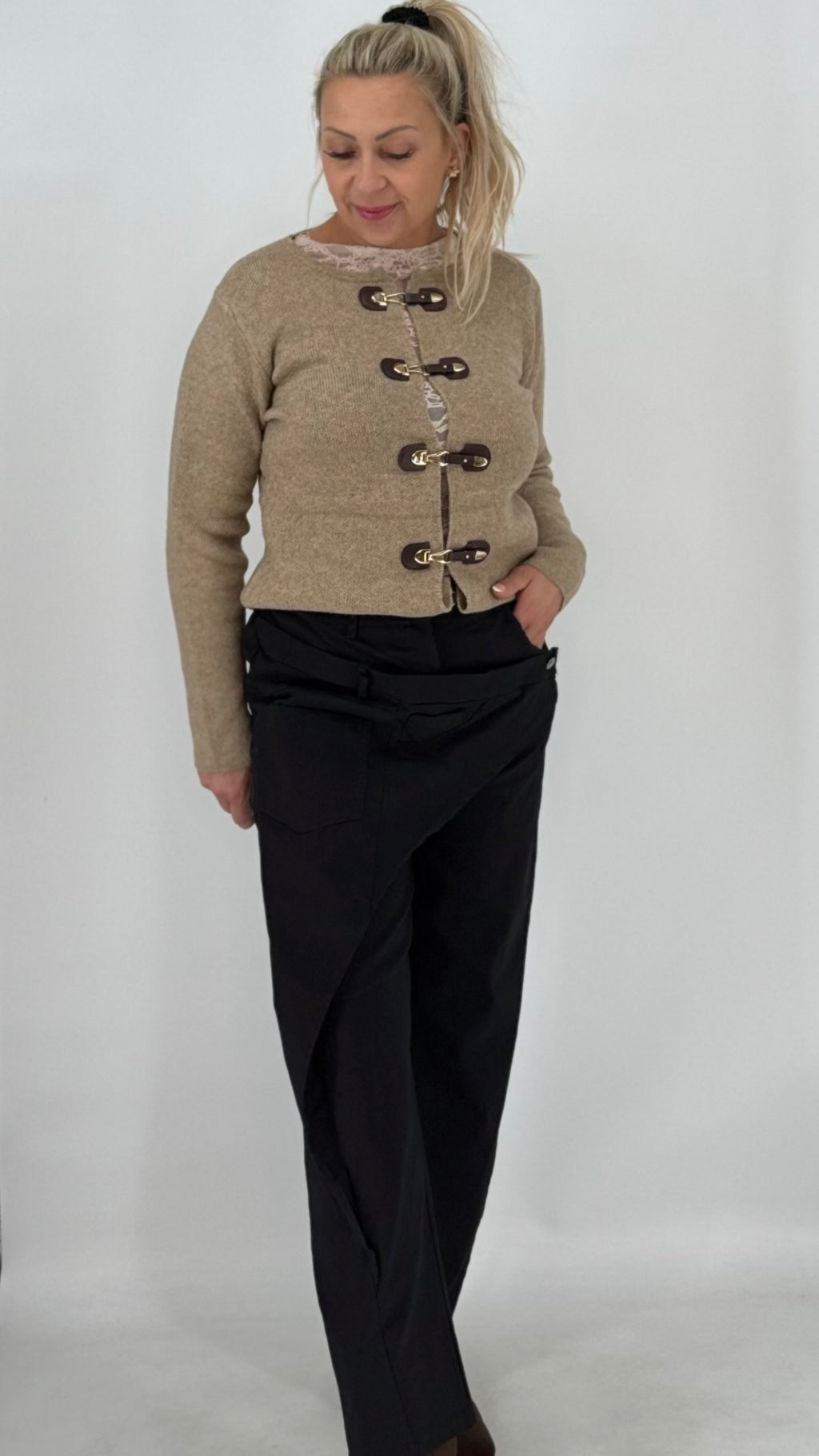 Stylische Jogpants in Wickeloptik in Braun und Schwarz