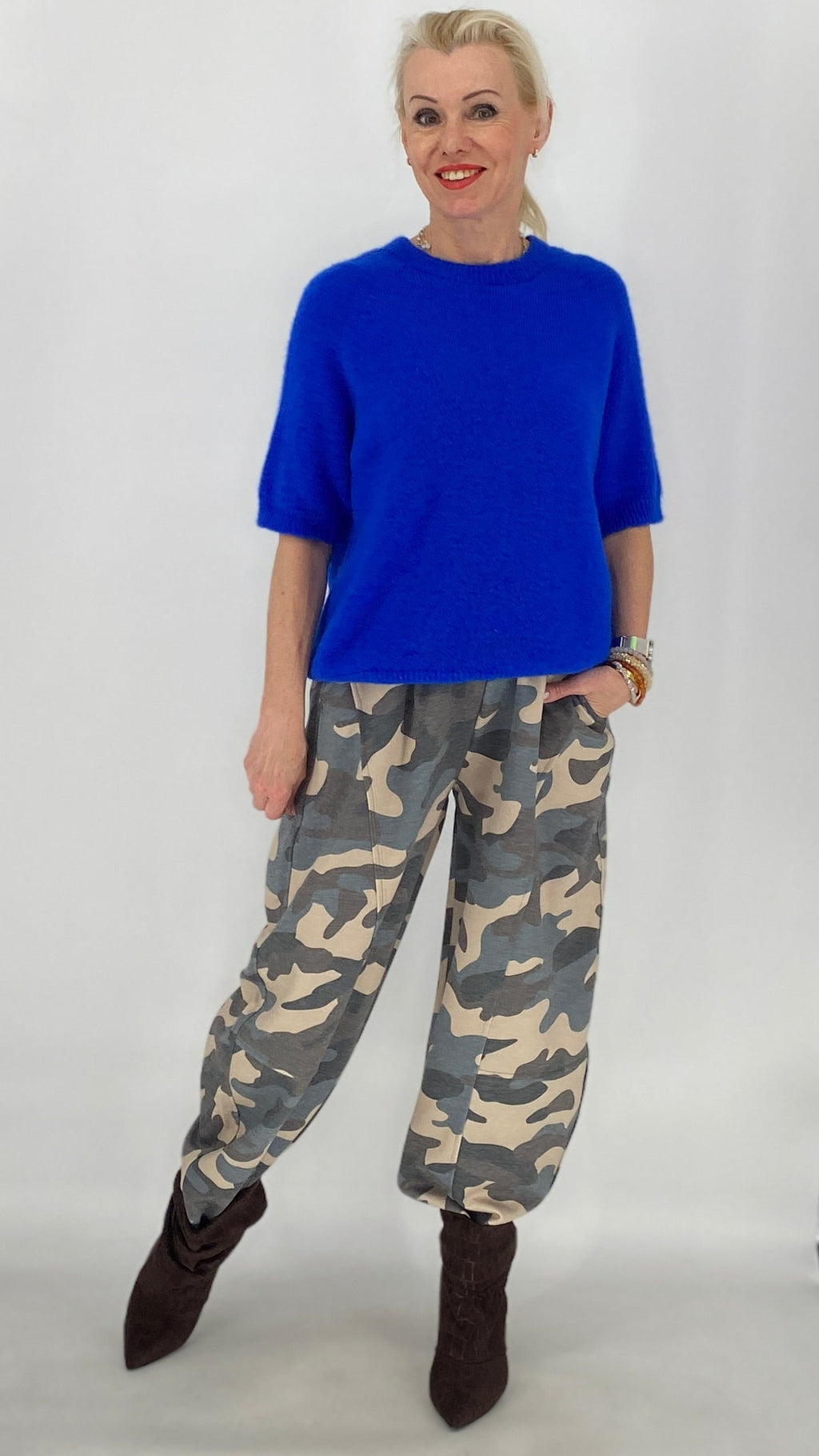 Camouflage-Hose in Grau-Grün und Blau-Beige
