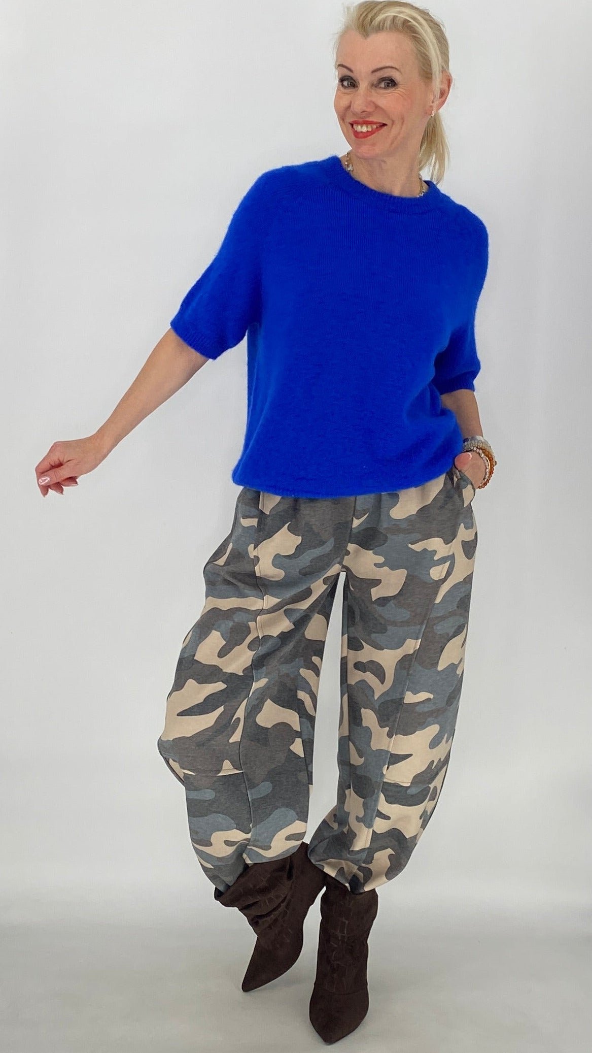 Camouflage-Hose in Grau-Grün und Blau-Beige