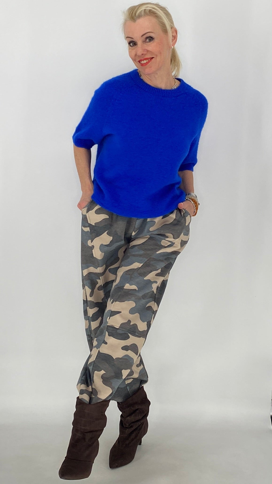 Camouflage-Hose in Grau-Grün und Blau-Beige