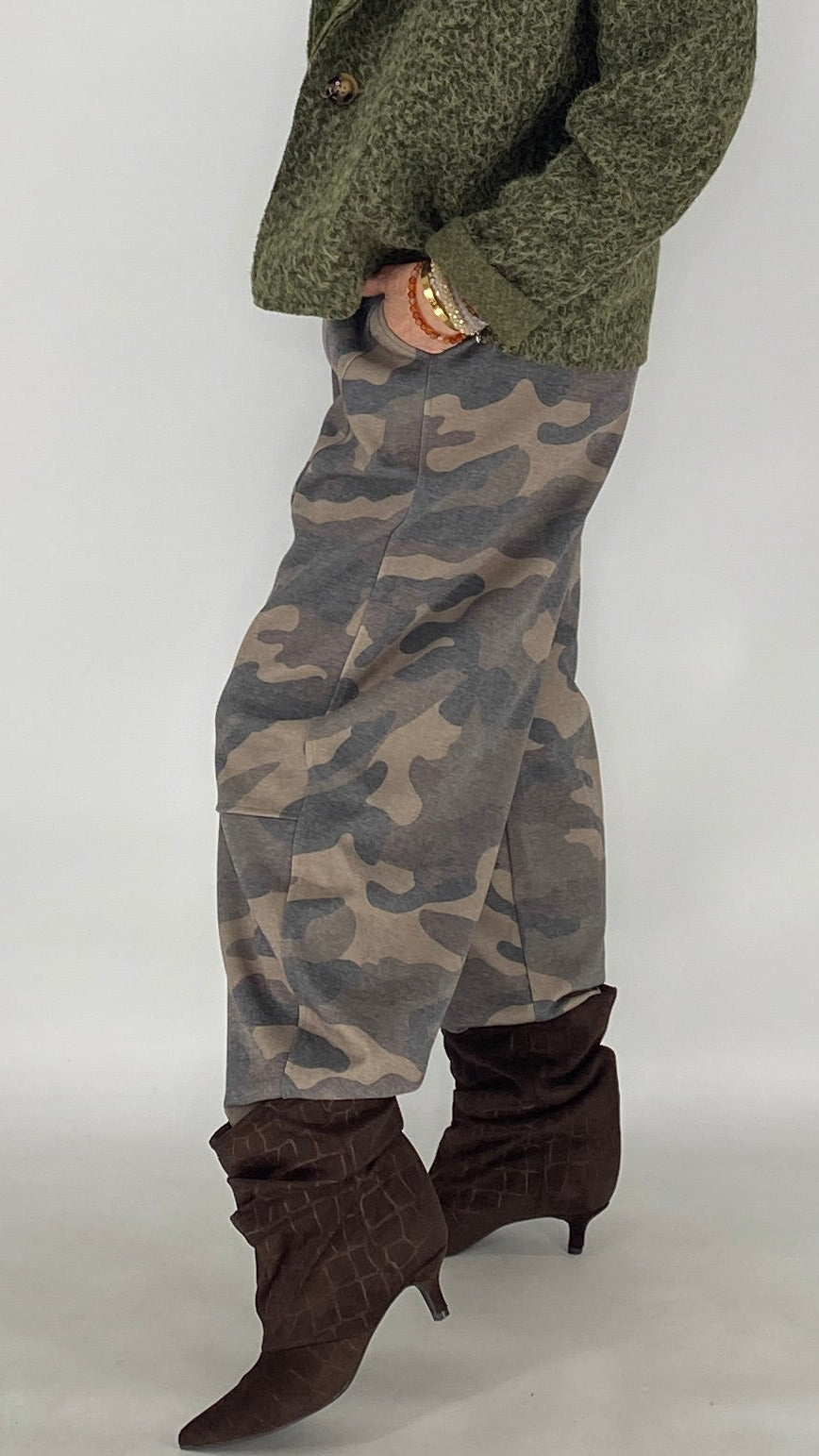Camouflage-Hose in Grau-Grün und Blau-Beige