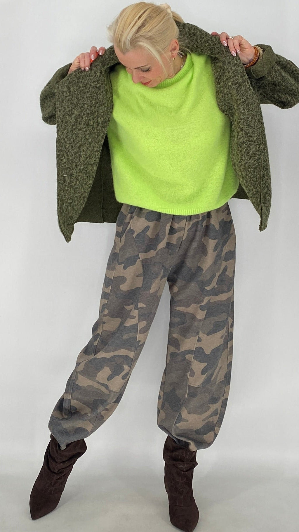 Camouflage-Hose in Grau-Grün und Blau-Beige
