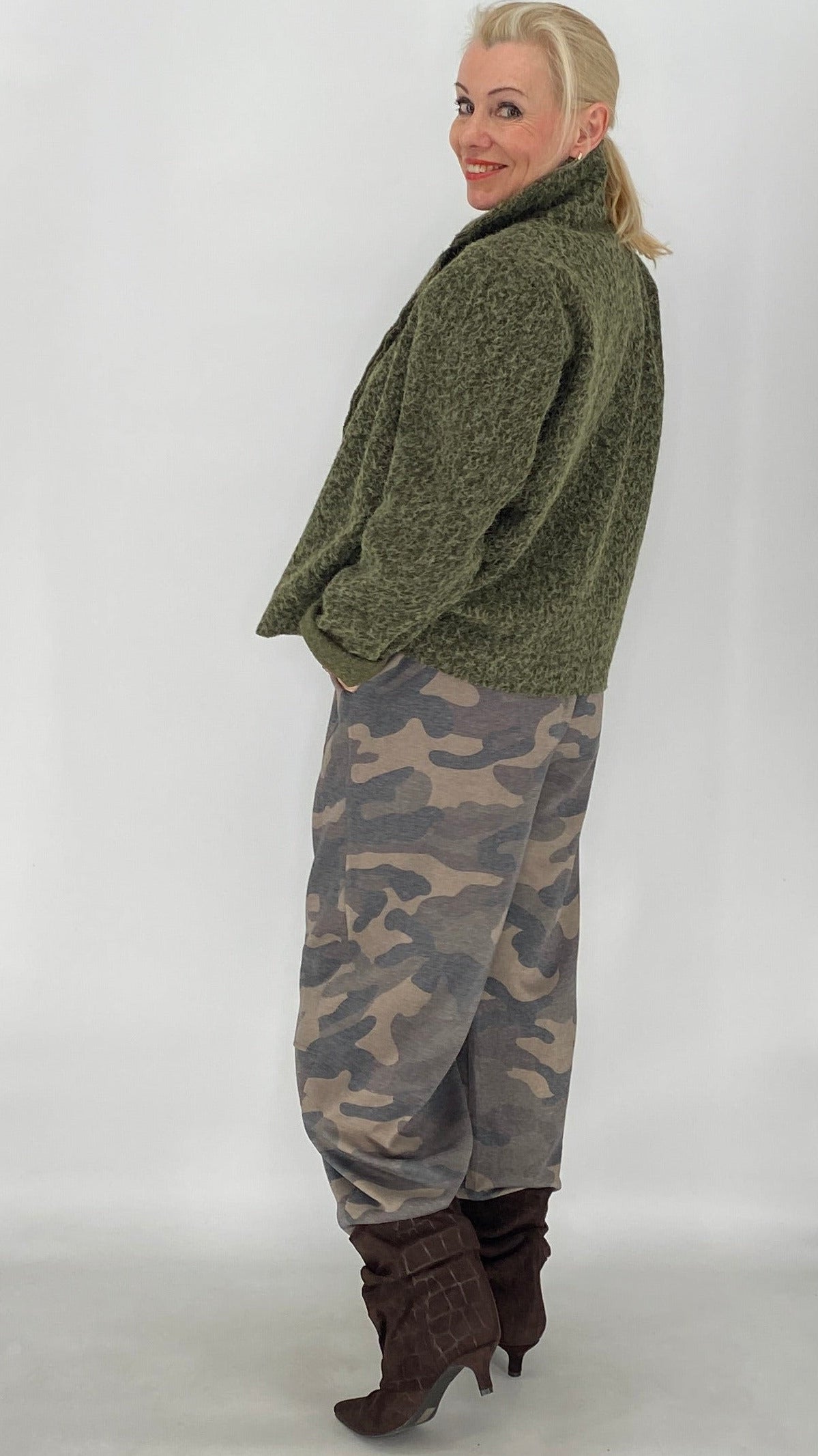 Camouflage-Hose in Grau-Grün und Blau-Beige