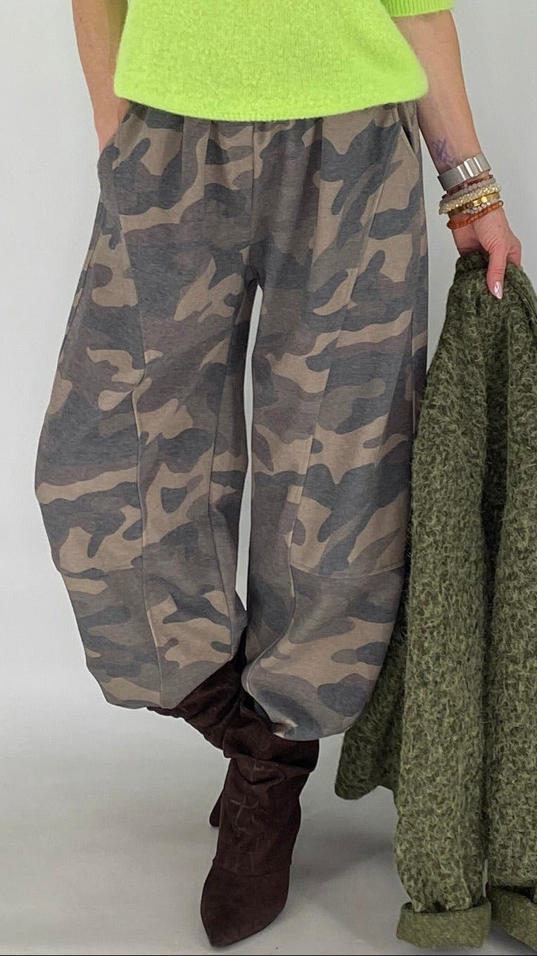 Camouflage-Hose in Grau-Grün und Blau-Beige