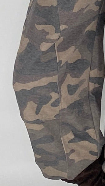 Camouflage-Hose in Grau-Grün und Blau-Beige