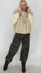 Flauschige Faux-Fur Weste mit Kapuze & Reißverschluss – Beige, Braun, Schwarz