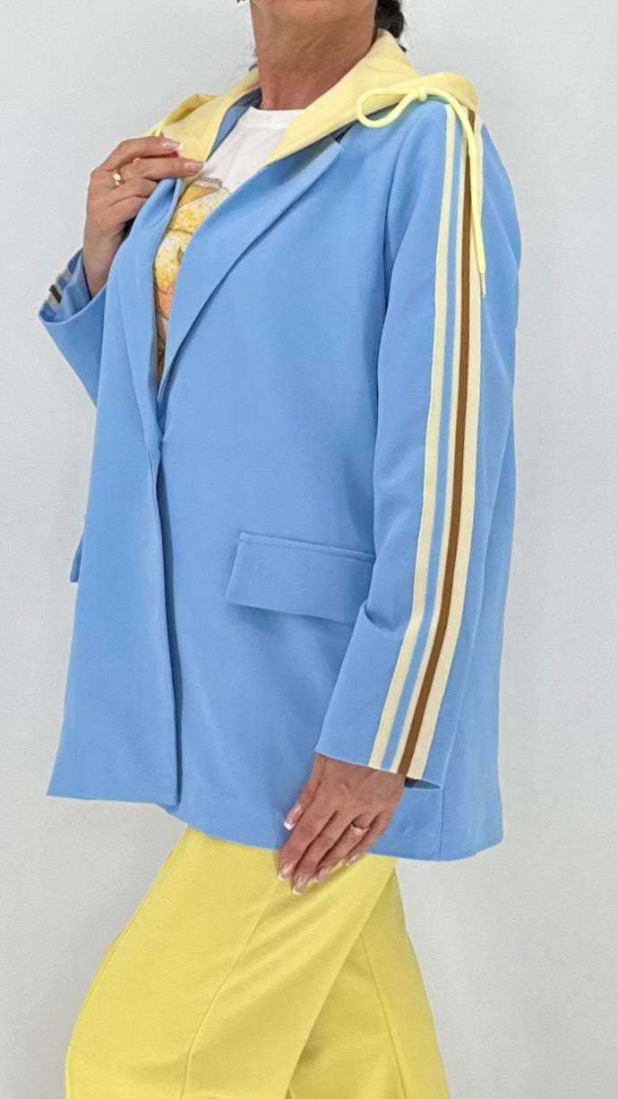 Blazer mit sportivem Hoodie-Detail in Blau, Rosa, Gelb