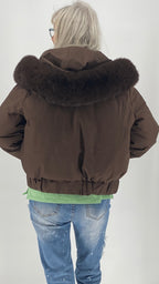 Kurze Bomberjacke mit abnehmbarem Faux-Fur-Besatz an Kapuze & Ärmeln – Braun