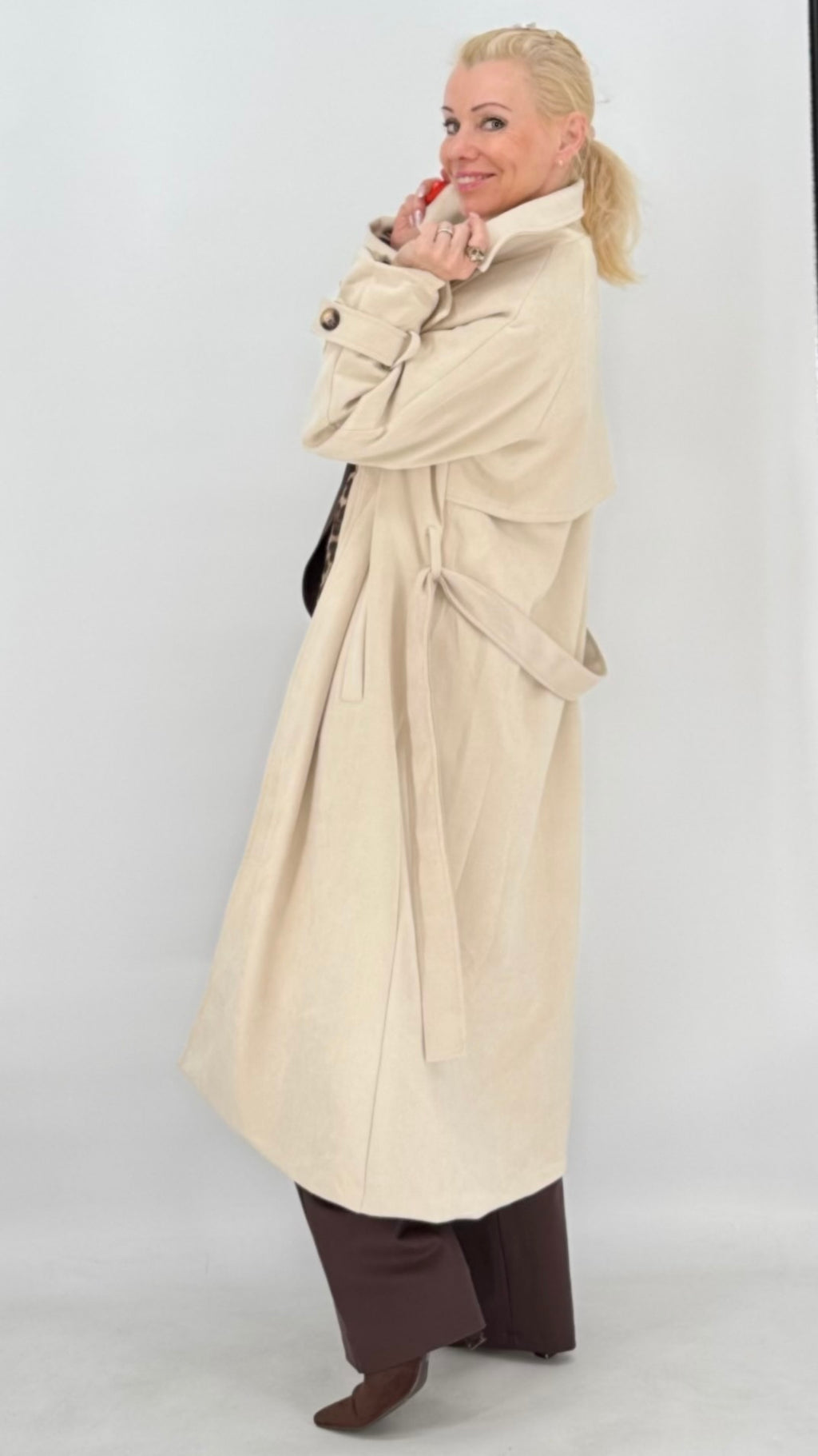 Eleganter Trenchcoat-Mantel in Beige mit Leo-Innenfutter