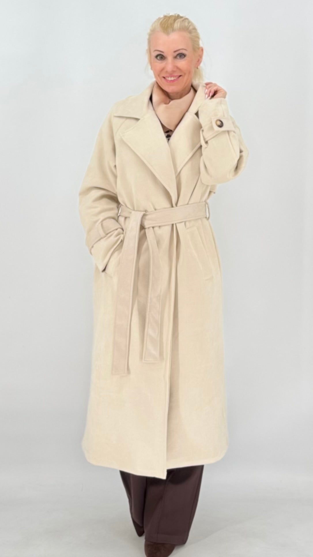 Eleganter Trenchcoat-Mantel in Beige mit Leo-Innenfutter