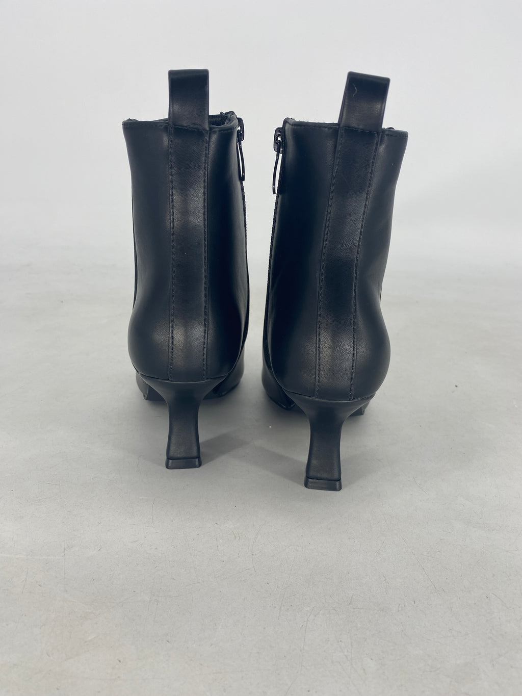 Elegante Stiefeletten mit Pfennigabsatz in Schwarz