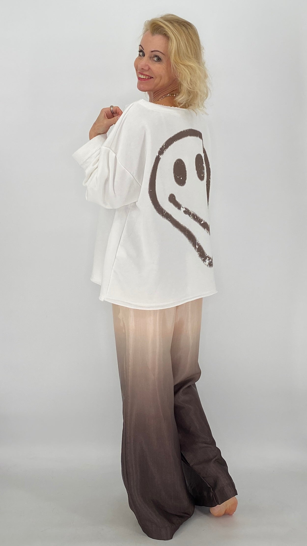Sweatshirt in weiß, "SMILE"