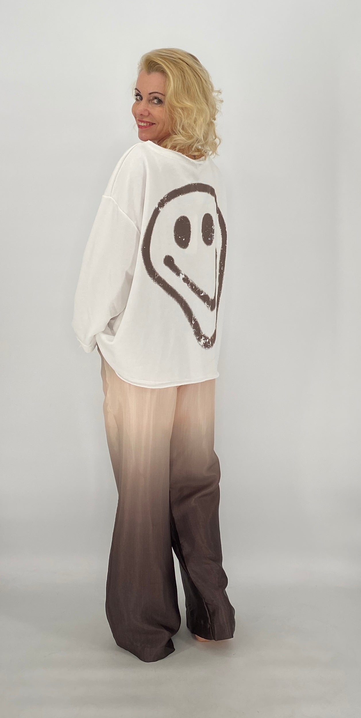 Sweatshirt in weiß, "SMILE"