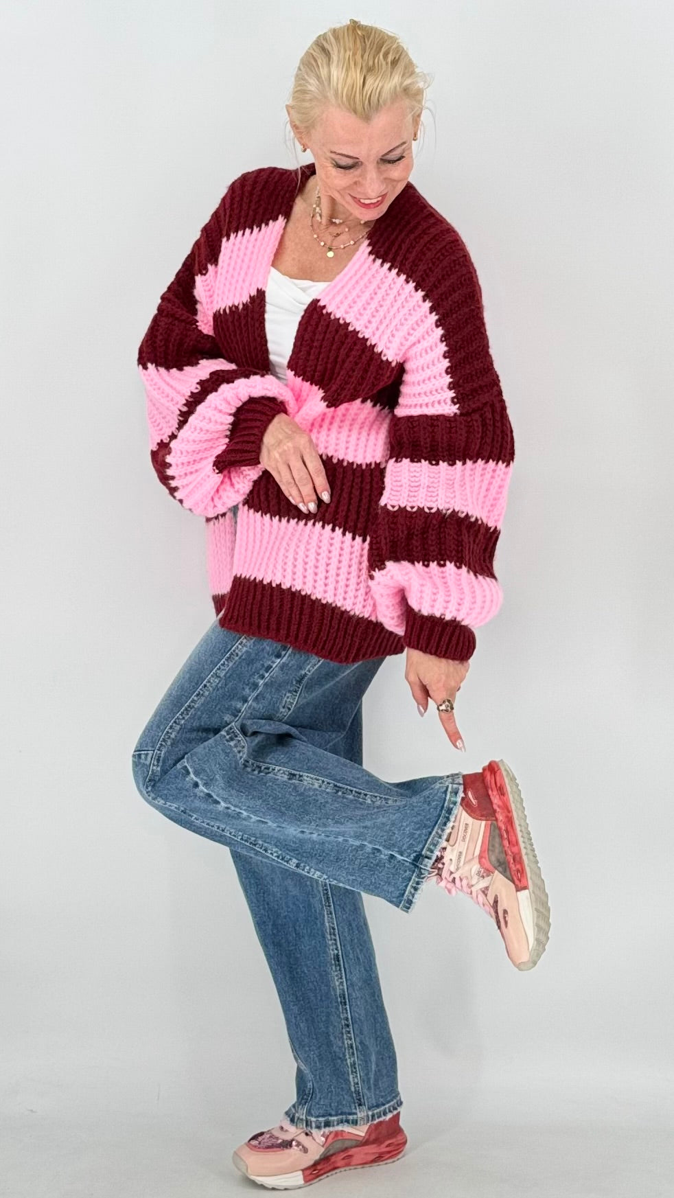 Strickjacke in Gestreift, rosa/bordo