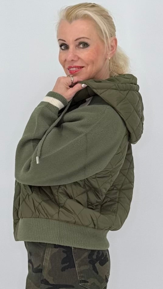 Kapuzenjacke im Material-Mix in Grün