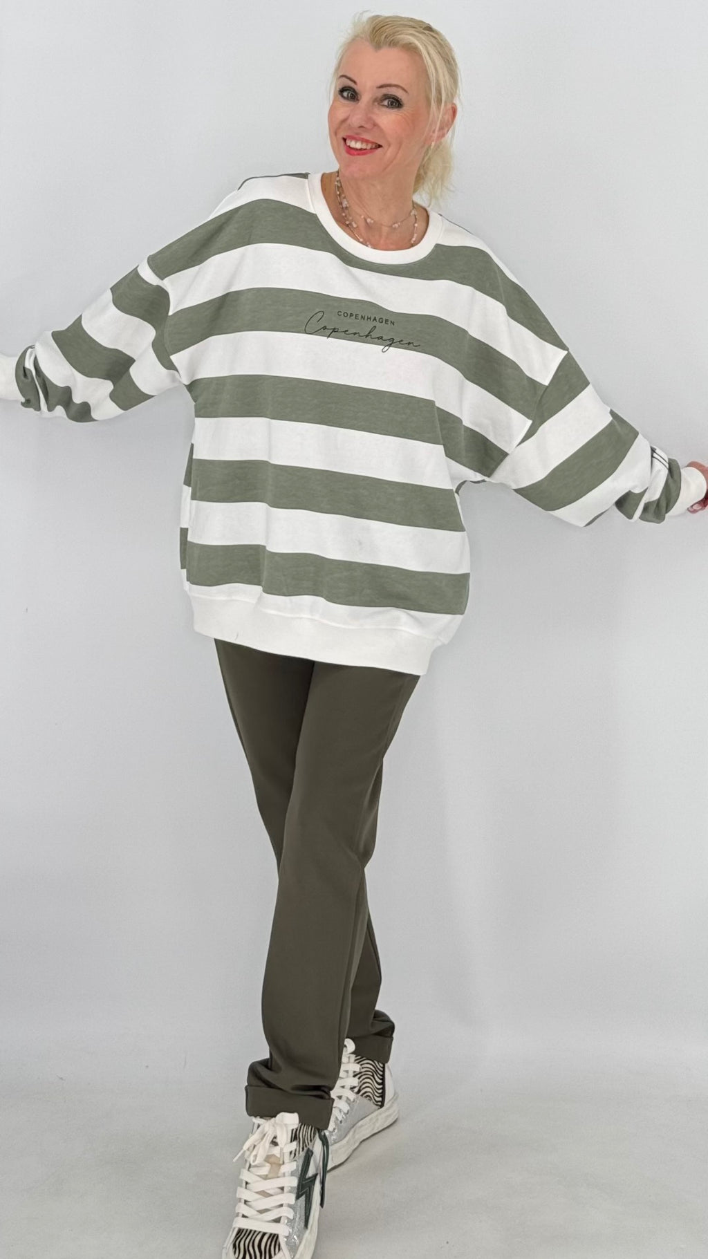 Oversize Streifen-Sweatshirt „Copenhagen“ in Weiß & Khaki