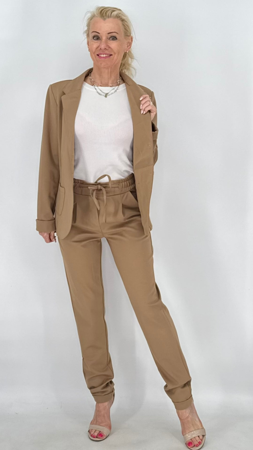 ESViViD Hose mit Umschlag, Camel